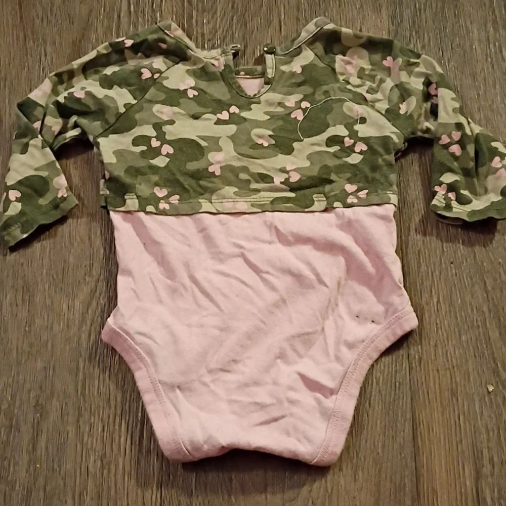 Garanimals Green and Pink Camouflage Bodysuit - Picture 5 of 7